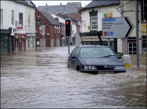 Flooding in Hereford &amp; Worcester - BBC